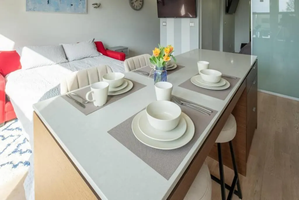 ויקטוריה Clean 3Rd Floor 1 Bedroom Apt In Old Town China Town דירה